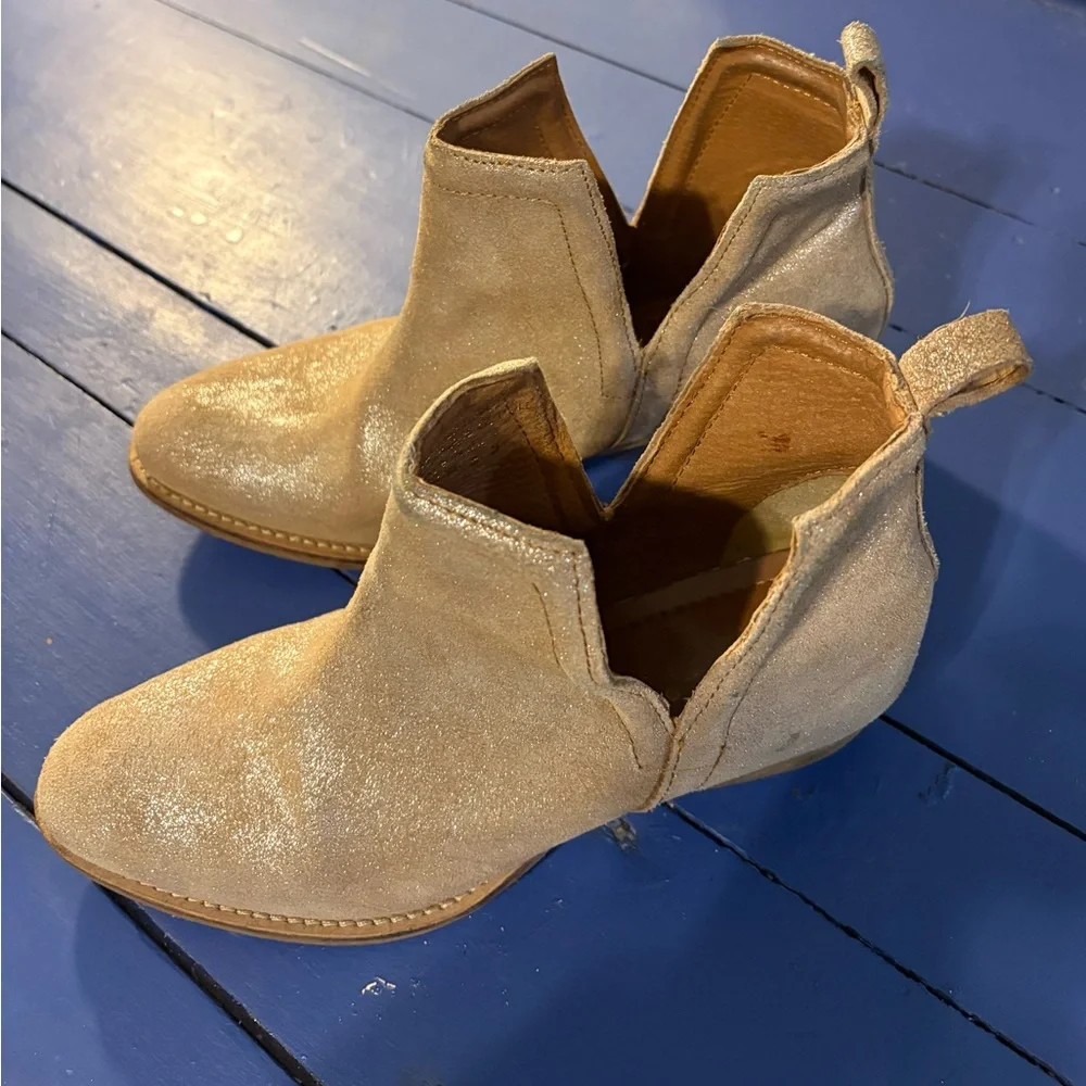 DIBA True Skyler Metallic Tan Suede Ankle Boots Size 8